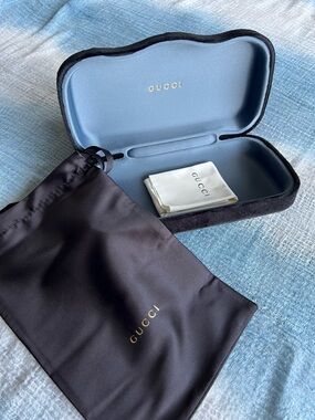 GUCCI Large Black Velvet Sunglass Case w/ Cleaning cloth and silk bag. New!